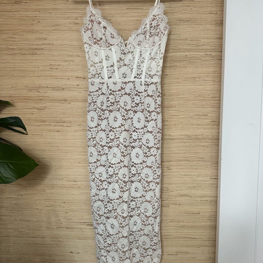 V Chapman Gisele Dress in White Stretch lace